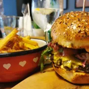 U Zagrebu se otvorio novi restoran s burgerima, pa smo morale isprobati što nudi Love At First Bite