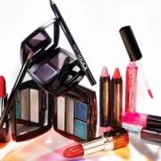 Nova Avon make-up linija