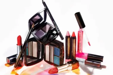 Nova Avon make-up linija