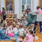 Mrle, Ivanka i Kišni razdraganci djeci za Božić poklanjaju spot za 'Teška slova'