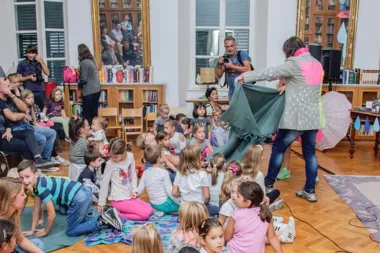 Mrle, Ivanka i Kišni razdraganci djeci za Božić poklanjaju spot za 'Teška slova'