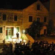 Faro(pi)s - sinonim za hvarska književna iznenađenja