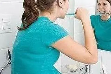 Manjak brige o zubnoj higijeni kod trudnice može biti koban za bebu