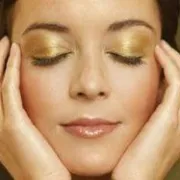 Makeup trend: zlatno sjenilo – kako ga najbolje nanijeti