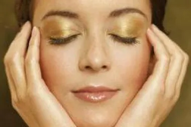 Makeup trend: zlatno sjenilo – kako ga najbolje nanijeti