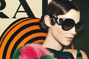 Želite biti zamijećeni? Samo nabacite Prada Minimal-Baroque naočale!