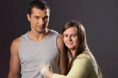 Stjepan Božić zaštitno lice Avonove humanitarne kampanje Udari mene, a ne žene