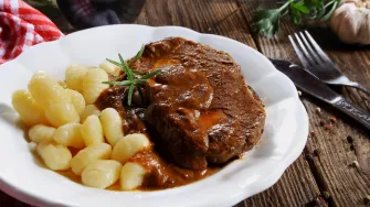 Tražiš recept za dalmatinsku pašticadu? Na pravom si mjestu!