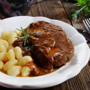 Tražiš recept za dalmatinsku pašticadu? Na pravom si mjestu!