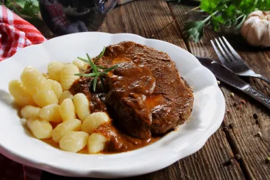 Tražiš recept za dalmatinsku pašticadu? Na pravom si mjestu!