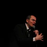 Stand up komičar Pedja Bajović nastupio u prepunoj Sceni Vidra
