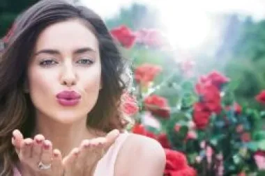 Poklanjamo vam Avon Perfect Kiss ruževe za usne!