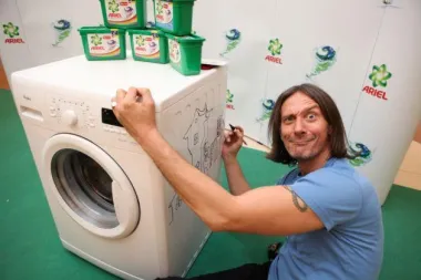 Male i moćne Ariel Power Capsules pranje rublja čine jednostavnim