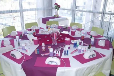 Savršena visoko sjajna gel manikura iz udobnosti doma - essence “gel nails at home”