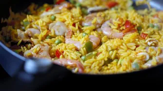 Paella, nadaleko poznato jelo od riže