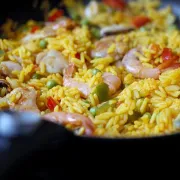 Paella, nadaleko poznato jelo od riže