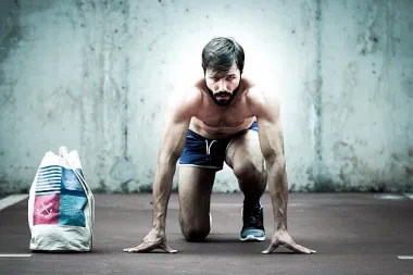 Model Marko Mićunović podiže temperature uz ljetnu kolekciju ruksaka branda Barba