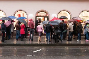 Brojni poznati uživali u jesenskim delicijama na otvorenju nove Top Shop trgovine