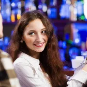 Flert očima: 8 trikova kako ga potaknuti da vam priđe