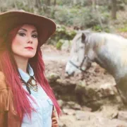 Nikolina Tomljanović predstavlja novi spot za pjesmu 'VOLIM TE'