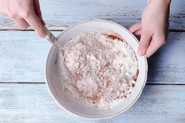 Sami napravite šampon za suho pranje (za plavuše, brinete i crvenokose)