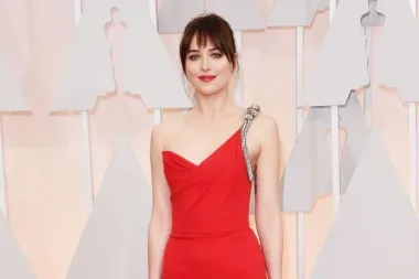 Dakota Johnson u svom novom filmu gotovo neprepoznatljiva