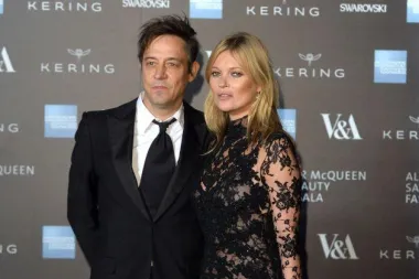 Predivna Kate Moss plijenila poglede na otvorenju izložbe Alexandera McQueena
