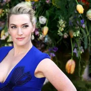 Kate Winslet pokazala obline u pripijenoj haljini