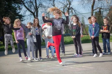 NIVEA nastavlja s projektom "Neka odrastanje bude dječja igra"