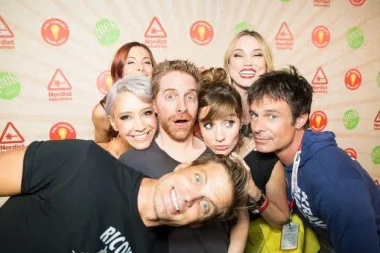 Nerdist Conival party: Zvijezde se ludo zabavljale u backstageu