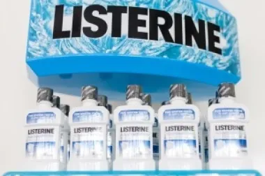 Poklanjamo vam LISTERINE® Advanced White vodicu za ispiranje usta