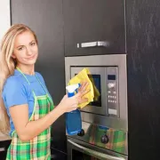 Kako očistiti kuhinju od masnih mrlja?