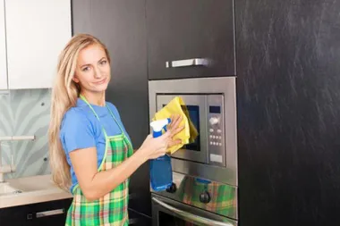 Kako očistiti kuhinju od masnih mrlja?