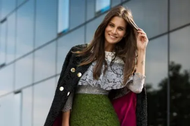 Iva Balaban u streetstyle editorijalu prva nosi Lei Lou komade iz najnovije kolekcije