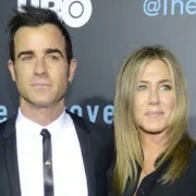 Jennifer i Justin su stylish u crnom