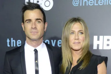 Jennifer i Justin su stylish u crnom