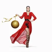 Katy Perry donosi modu, maštu i zabavu u H&M-ovu spektakularnu blagdansku kampanju