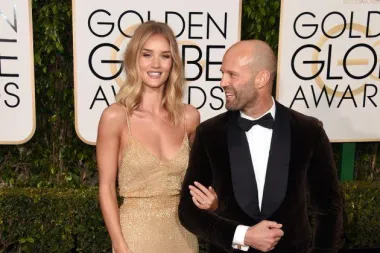 Rosie Huntington-Whiteley privukla posebnu pažnju na crvenom tepihu