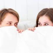 Jeste li u potpunosti opušteni u krevetu s partnerom?