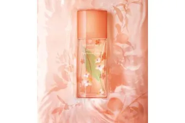 Probudite svoja osjetila uz Elizabeth Arden Green Tea Nectarine Blossom