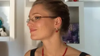 „Sezonske radnice u turizmu“ Ane Vivode na izložbi T-HTnagrada@msu.hr