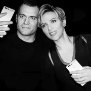 Scarlett Johansson i Henry Cavill predstavljaju Huawei P9