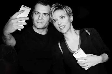 Scarlett Johansson i Henry Cavill predstavljaju Huawei P9