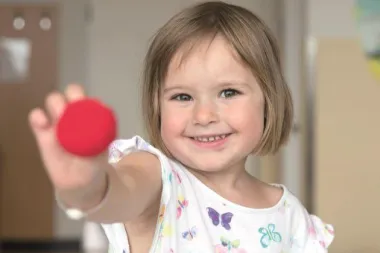 Crveni nosovi obilježavaju Dan smijeha objavom pjesme "Smijeh pomaže"