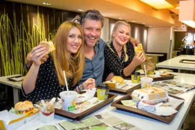 U sklopu Dana doručka, McDonald's je u restoranima diljem Hrvatske, podijelio dvije i pol tisuće doručaka