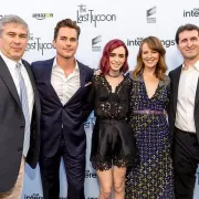 Zanimljiv styling Lily Collins na crvenom tepihu