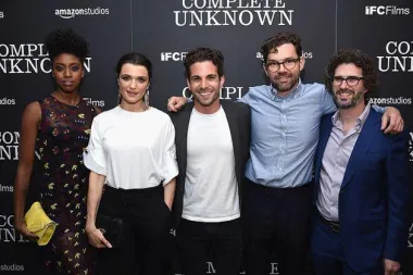 Jednostavna, ali efektna kombinacija Rachel Weisz na crvenom tepihu