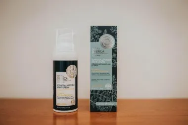 Test zona: Natura Siberica regenerativna noćna krema za masnu i mješovitu kožu