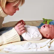 Kako naučiti bebu da se sama uspava?