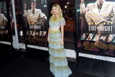 Sienna Miller oduševila u Gucciju na premijeri svog novog filma